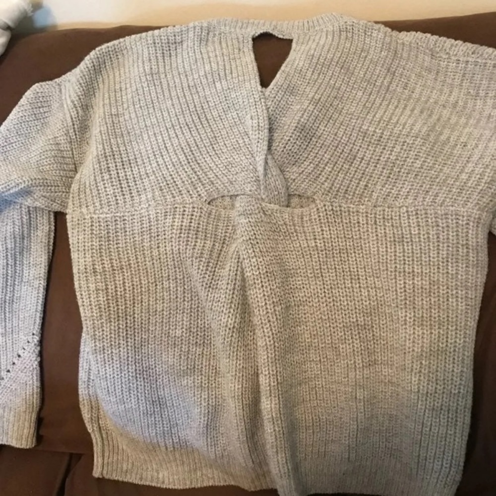 Cozy grey sweater w/back detail